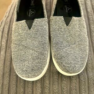 Tom’s size 8